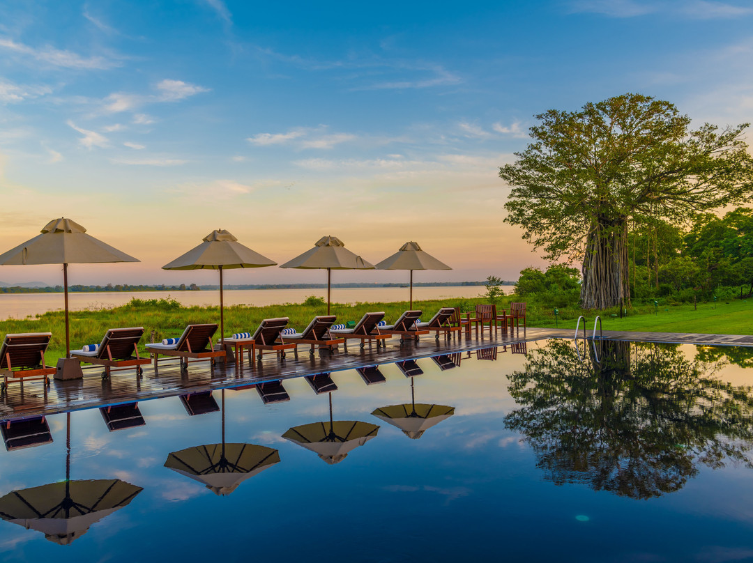 波隆纳鲁瓦酒店住宿-湖滨酒店