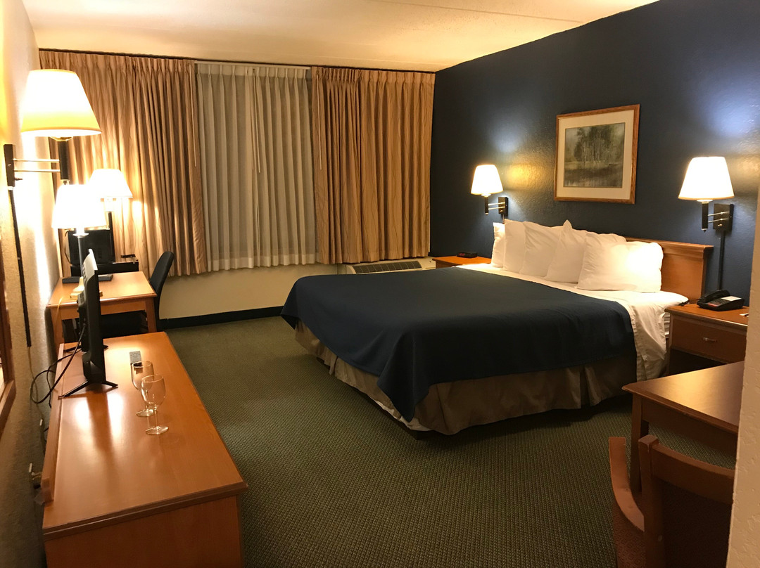 Magnuson Grand Hotel & Conference Center