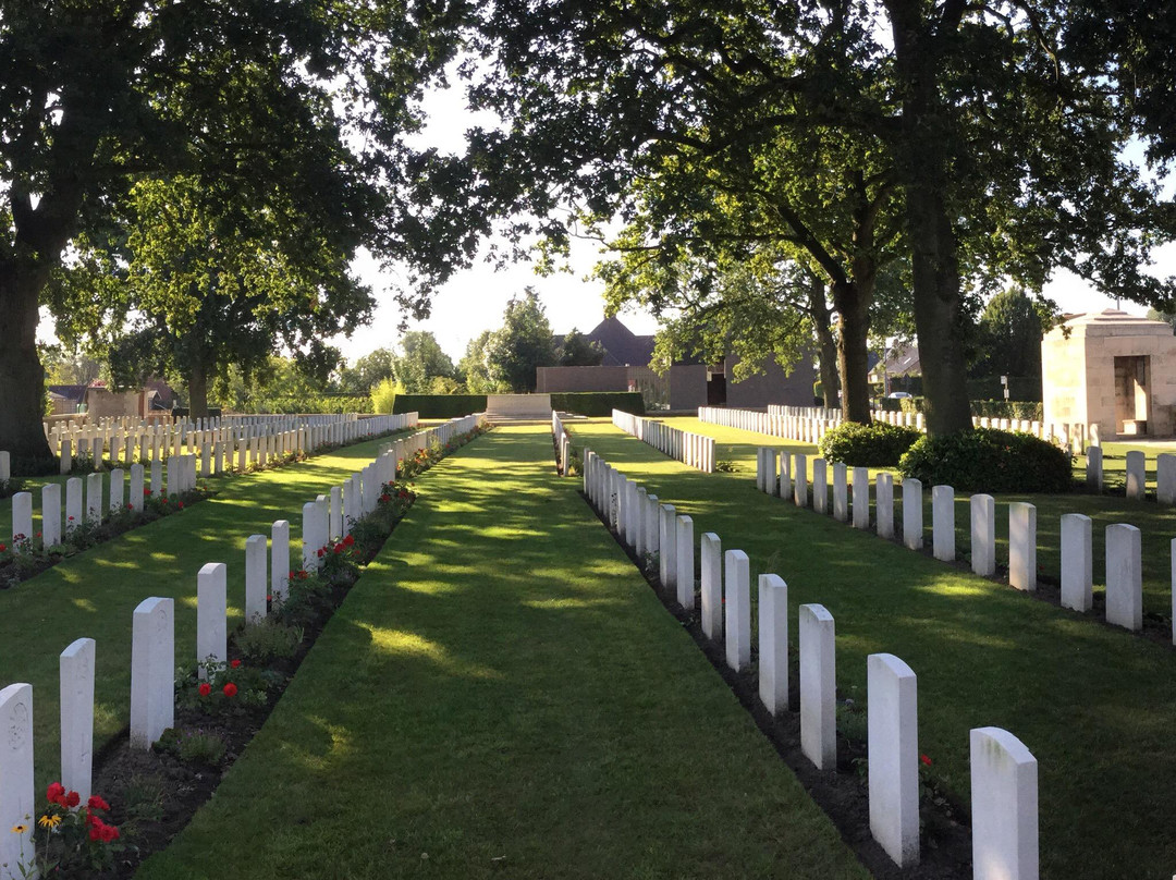 Poperinghe New Military Cemetery景点图片
