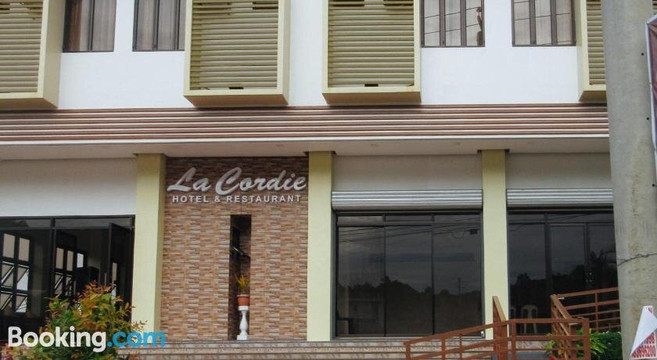 RedDoorz Plus Near McArthur Park Tacloban