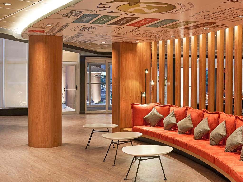 宜必思容迪亚伊购物中心酒店主图