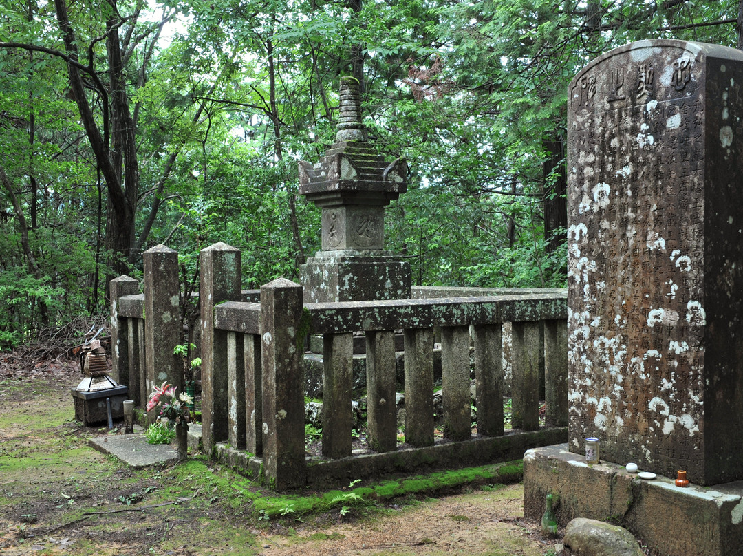 Murakami Yoshimitsu Grave景点图片