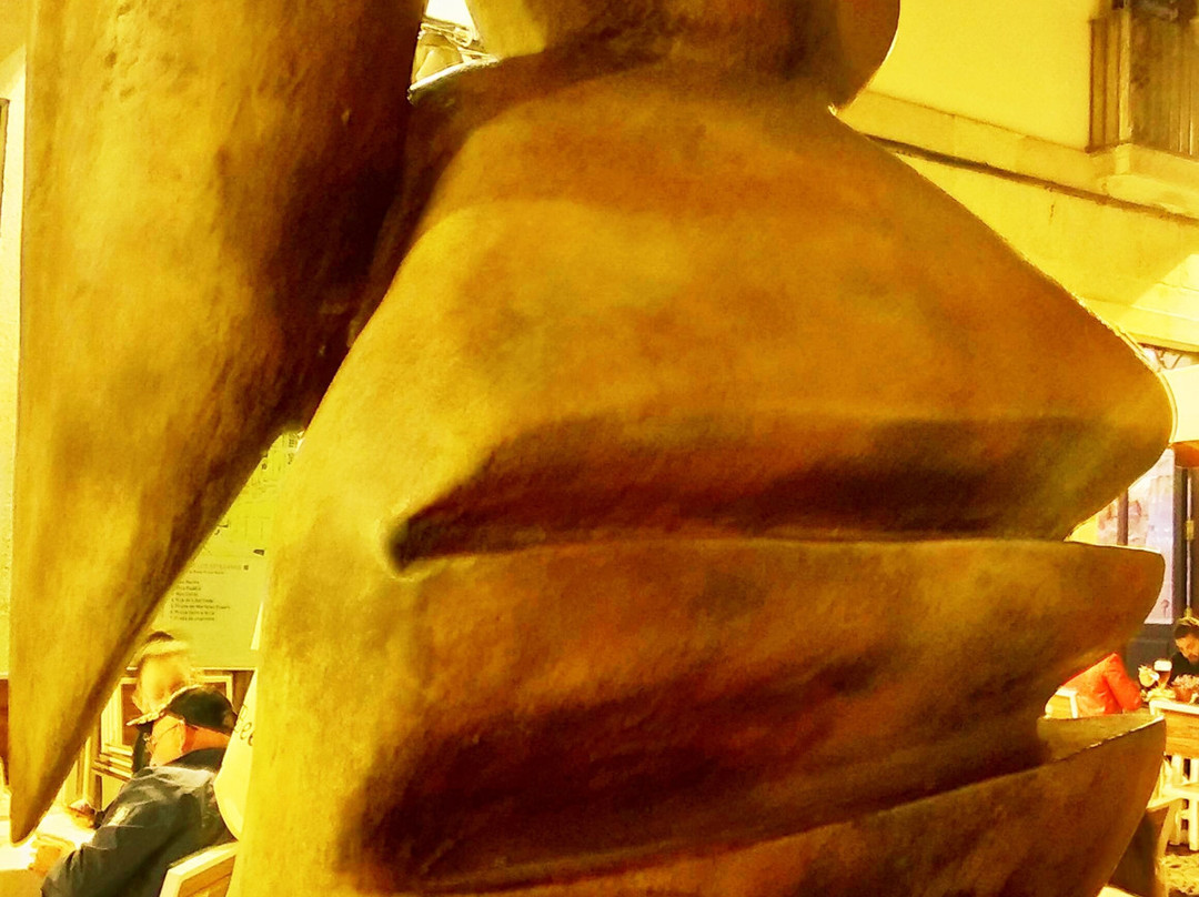 Escultura «Torre do Baño»-奥伦塞省必去景点