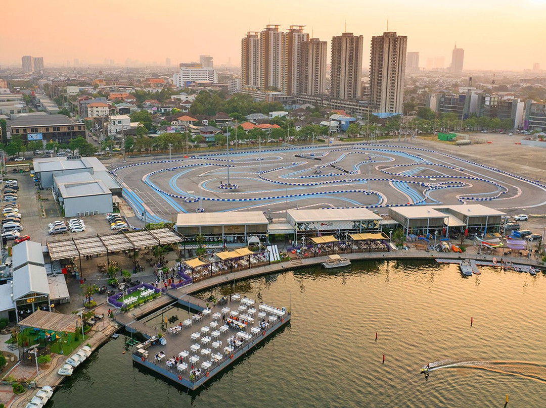 อิมแพ็ค เลคฟร้อนท์