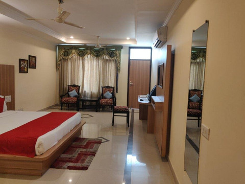 GK康年大酒店主图