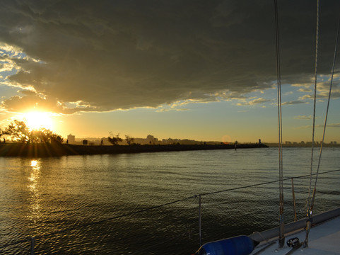 Run Amuk Cruises-黄金海岸必去景点
