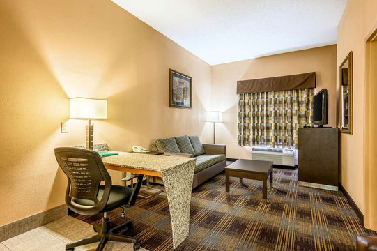 Quality Inn & Suites Huntsville Research Park Area主图