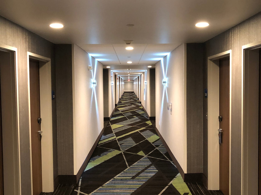 Holiday Inn Express & Suites Elkhorn - Lake Geneva Area By IHG主图