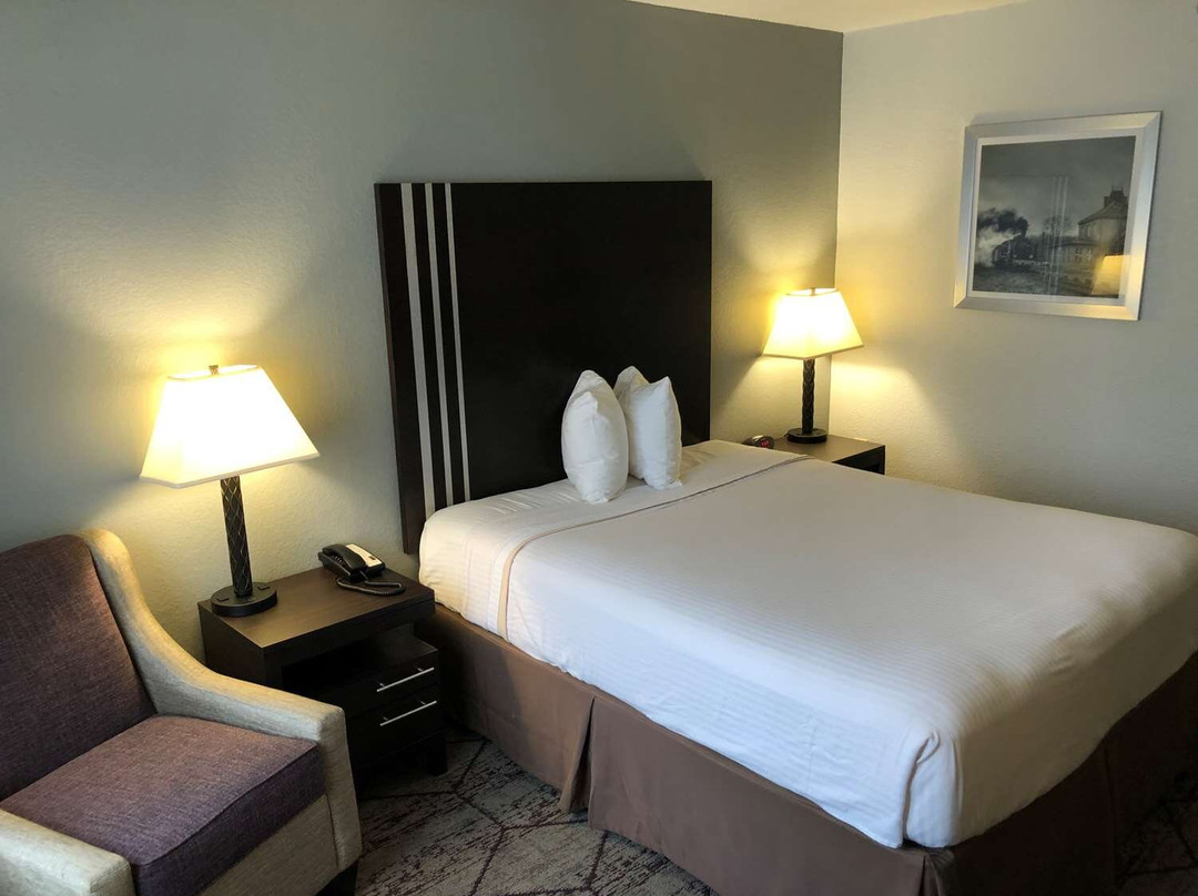 Best Western Plus Longbranch Hotel & Convention Center主图