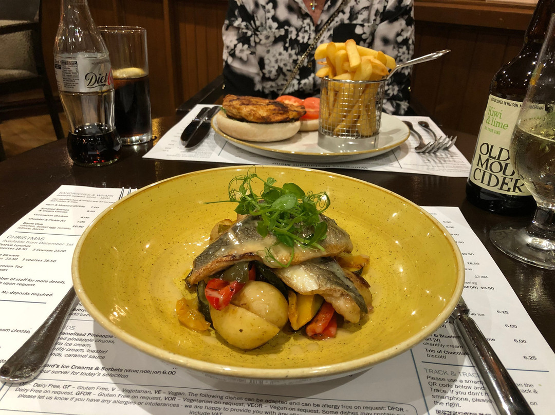 The Kingfisher Riveside Pub & Rooms主图