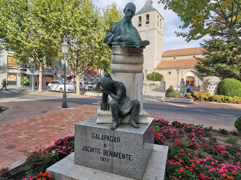 Estatua Jacinto Benavente-Galapagar必去景点