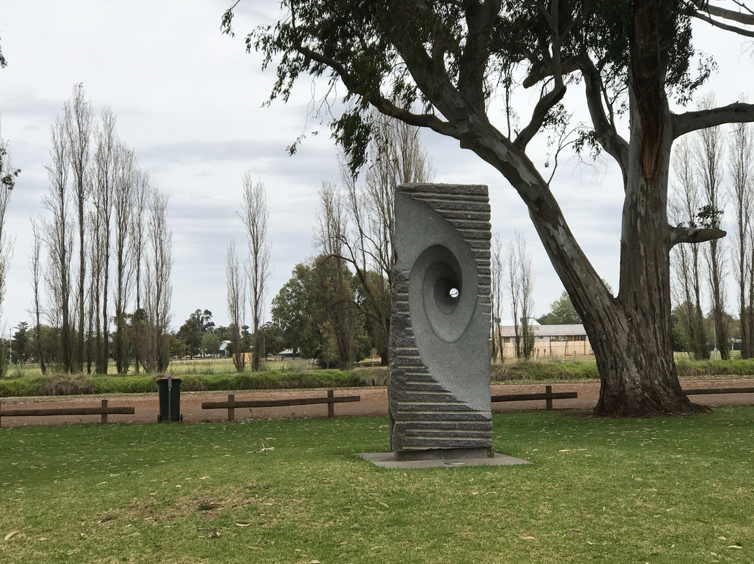 Centenary Sculptures at IOOF Park景点图片