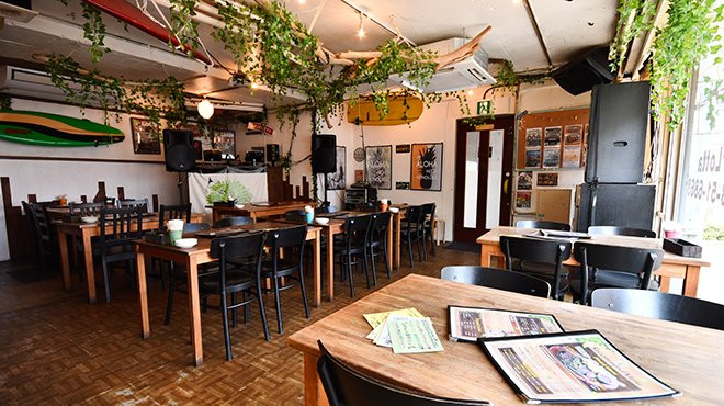 カフェ アンド バー ロッタ