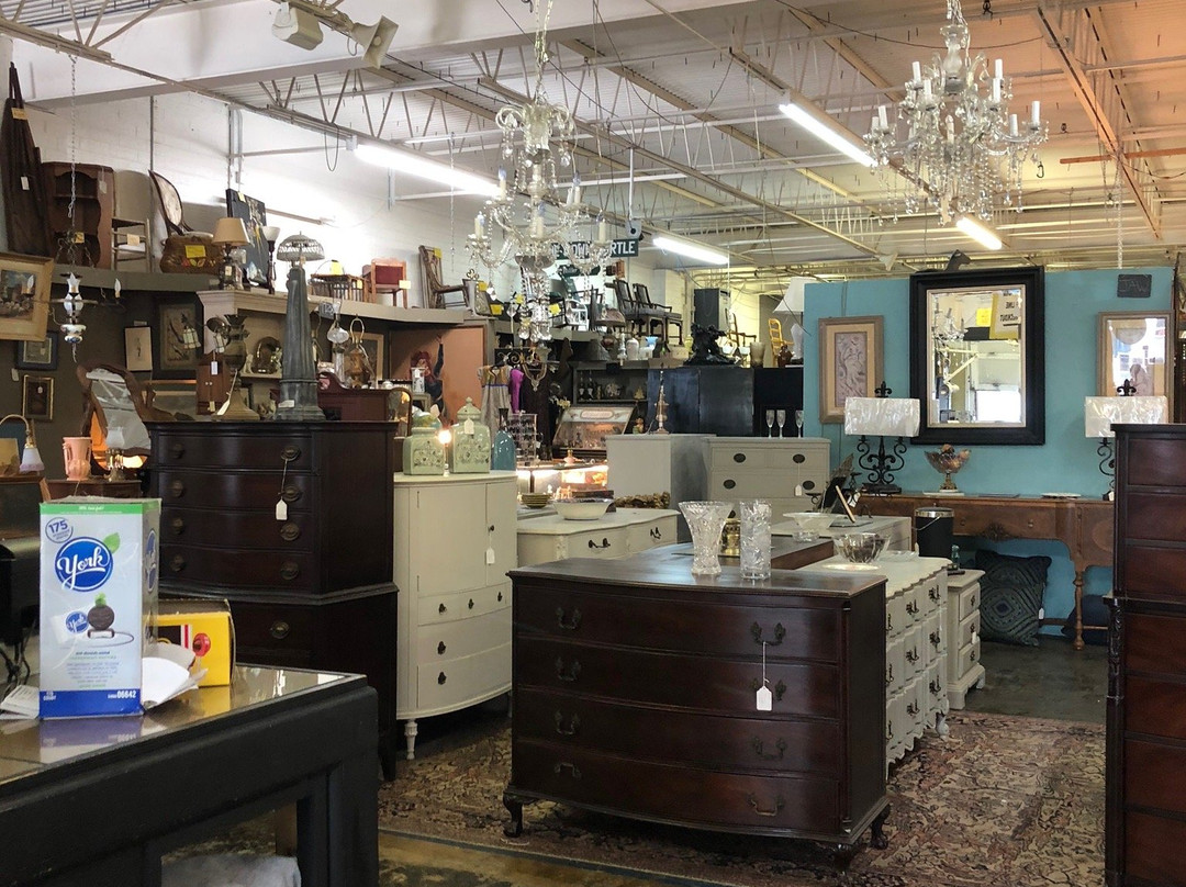 The Sleepy Poet Antiques Mall-夏洛特必去景点