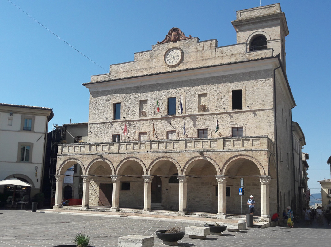 Piazza del comune-Montefalco必去景点