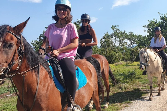 Sunset horseback riding & yoga tour-普拉必去景点