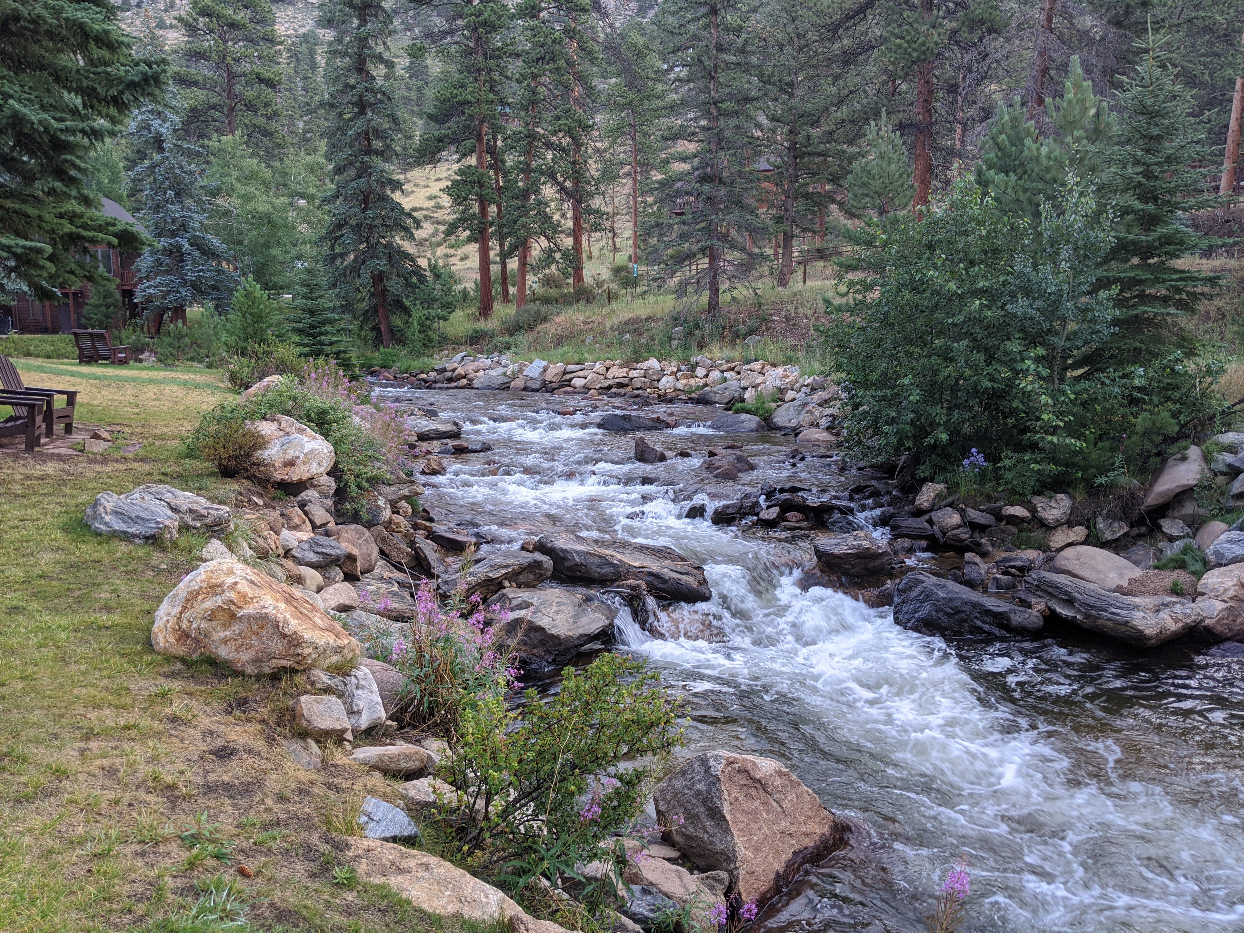 Boulder Brook on Fall River-浴室