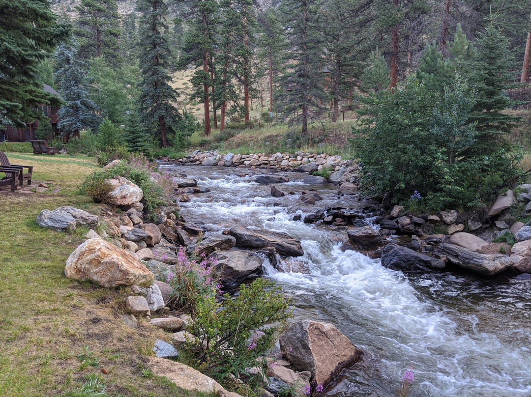 Boulder Brook on Fall River主图