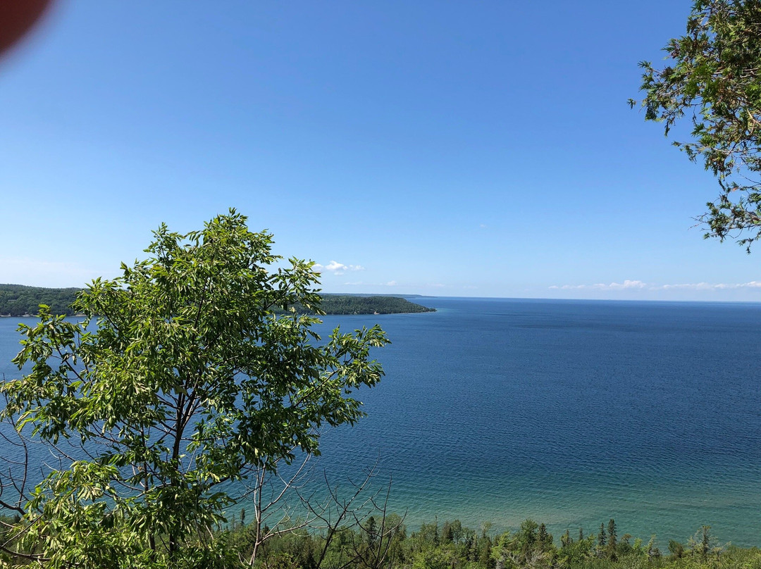 East Bluff Lookout-Gore Bay必去景点
