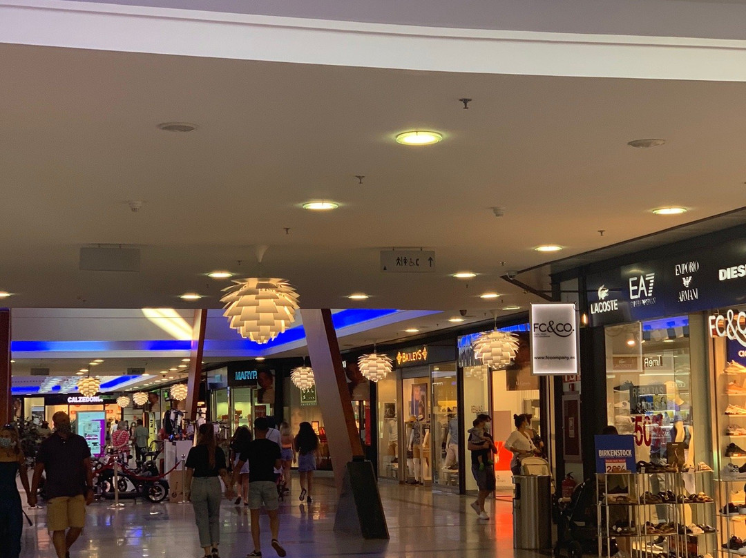 La Canada Shopping Centre景点图片