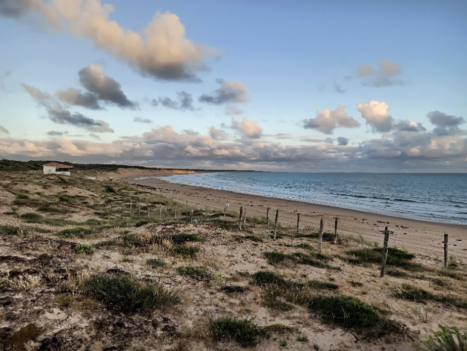 Plage du Rocher景点图片