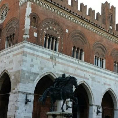 Piazza Cavalli景点图片