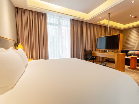 稻城亚丁智选假日套房酒店主图