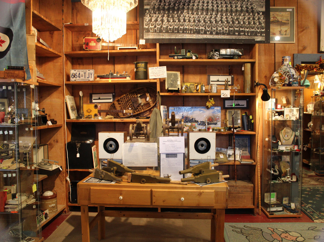 Antiques On Highway 48景点图片