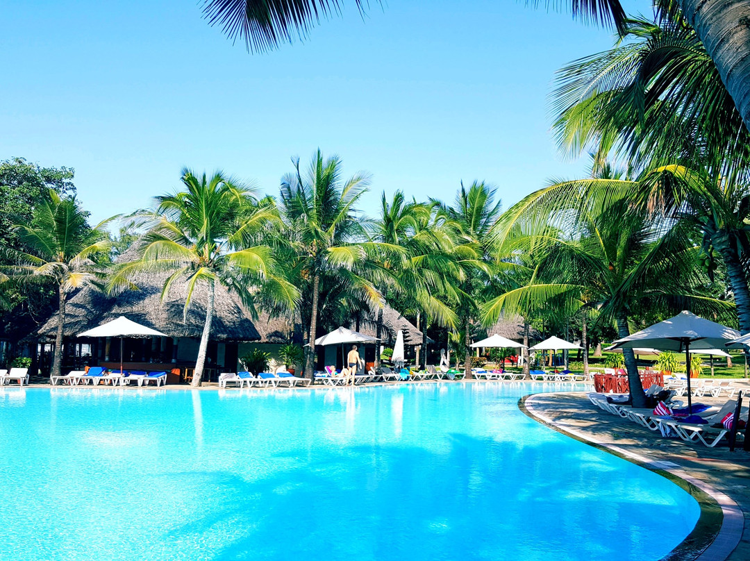 保巴博温泉海滩度假酒店主图