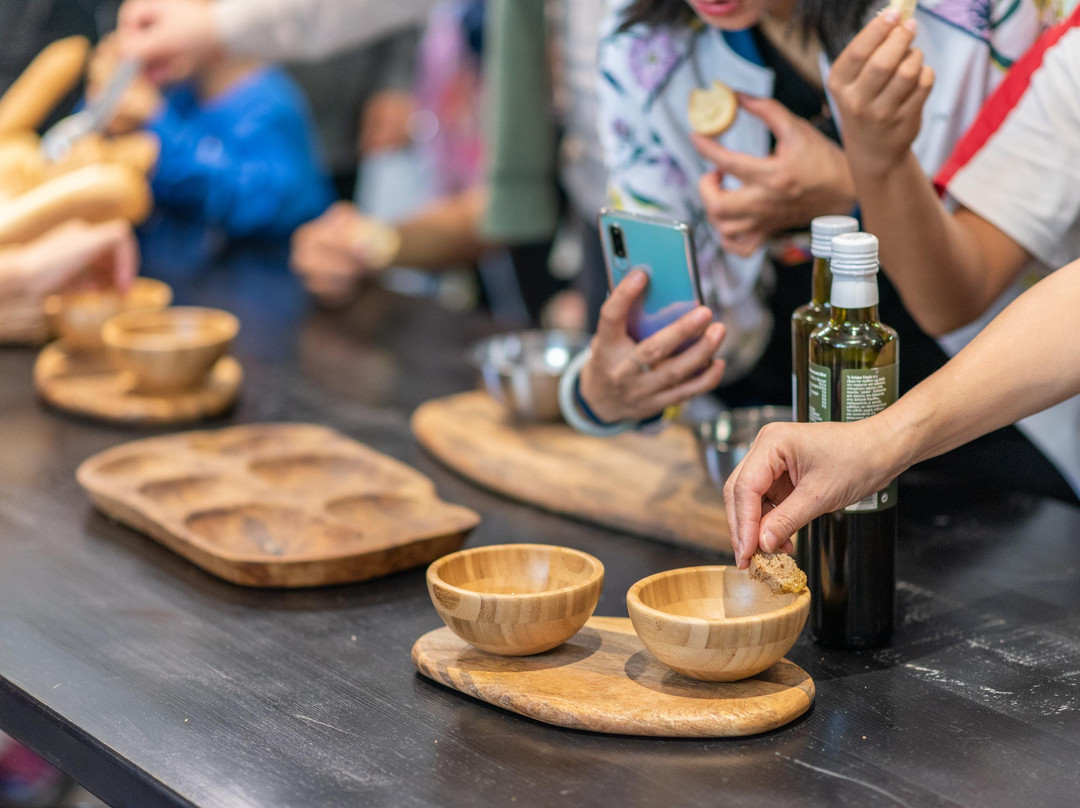 Olive oil tour & tasting by Markellos Olive景点图片