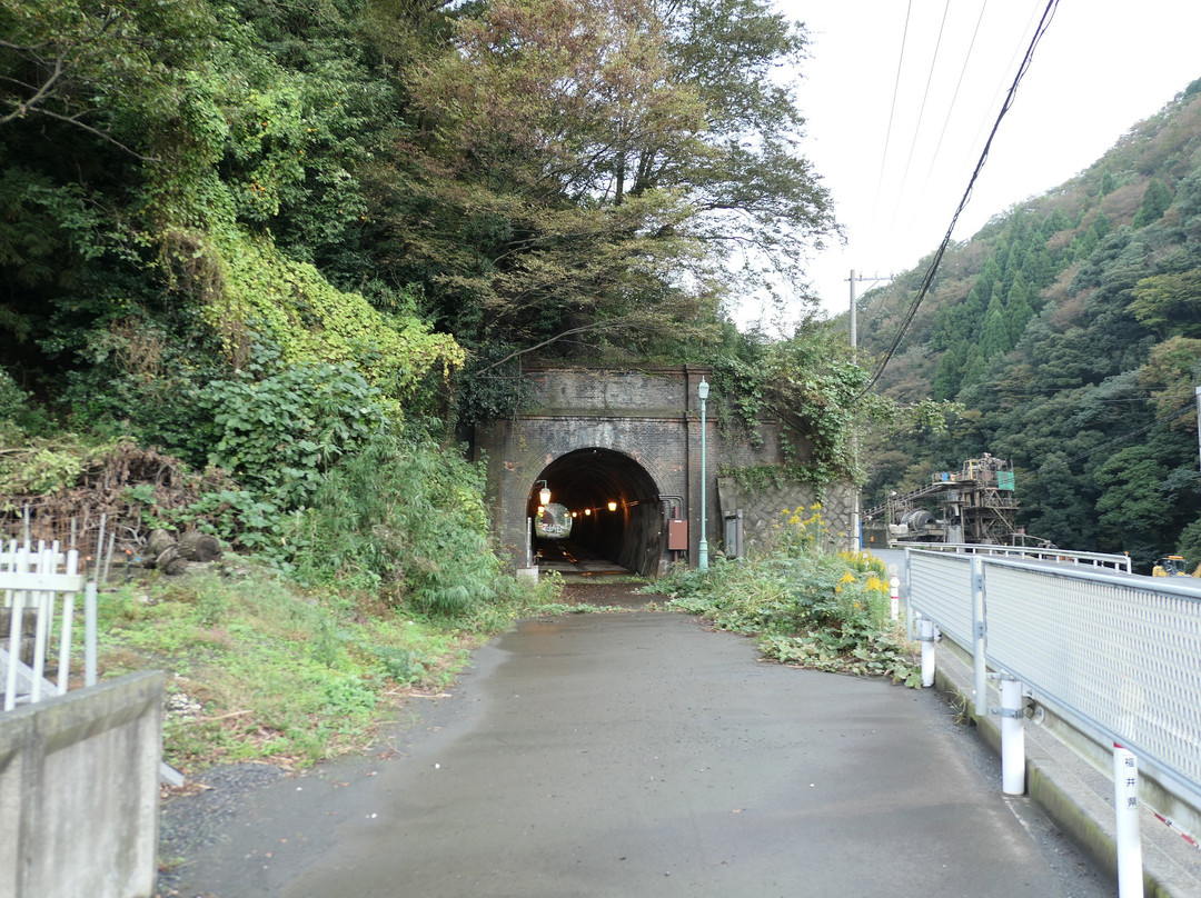 Kyu Hokurikusen Kashimagari Tunnel景点图片