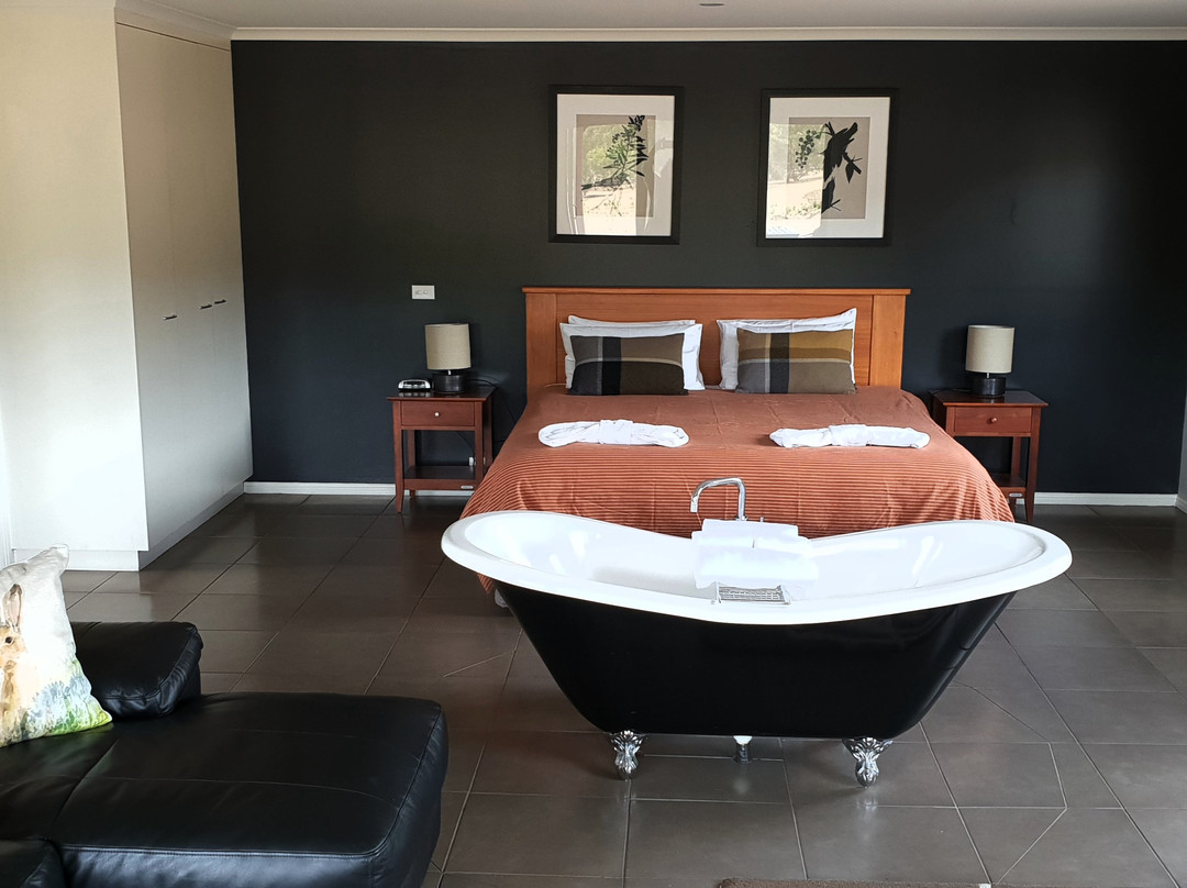 Blaze Rock Retreat主图