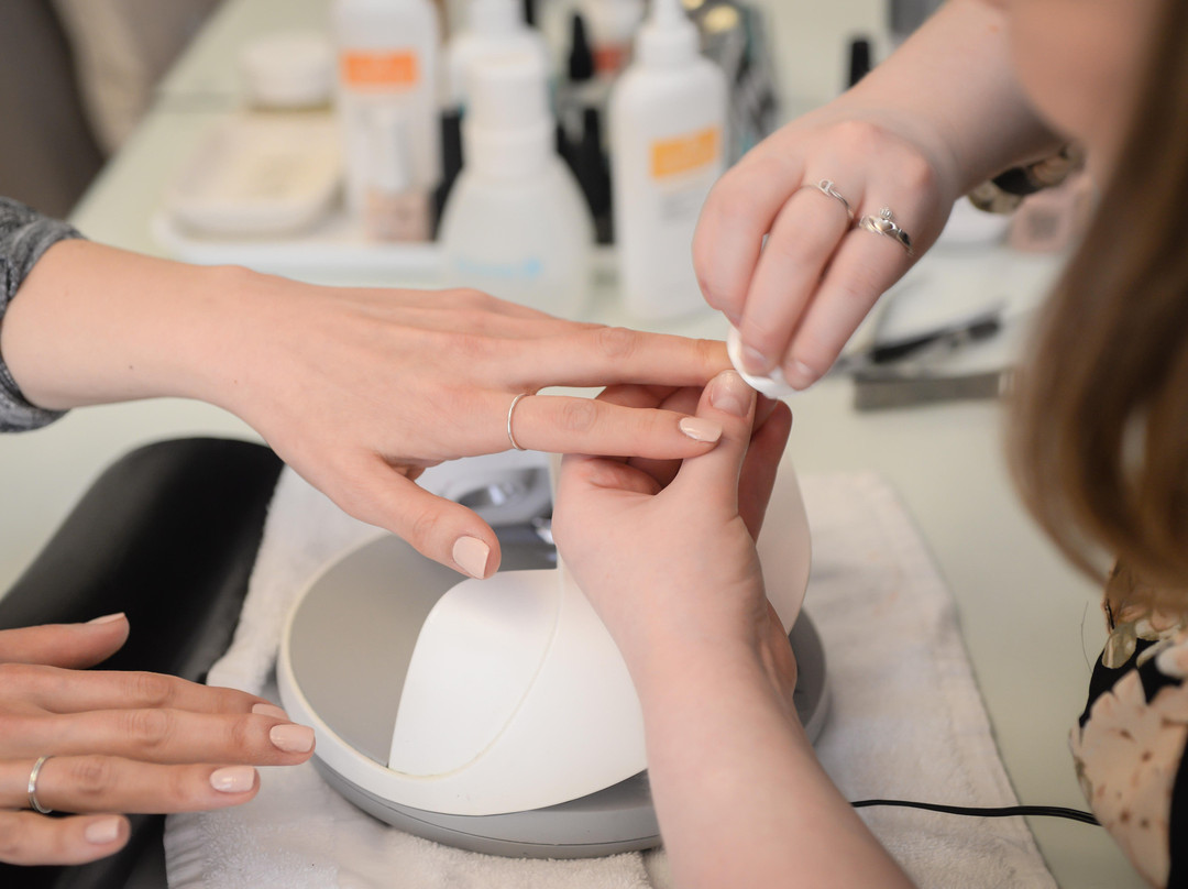 The Nail and Wax Room-沃灵福德必去景点