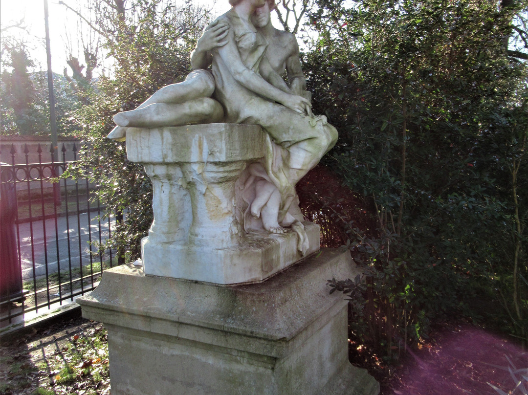 Square des Lacs-圣莫代福塞必去景点