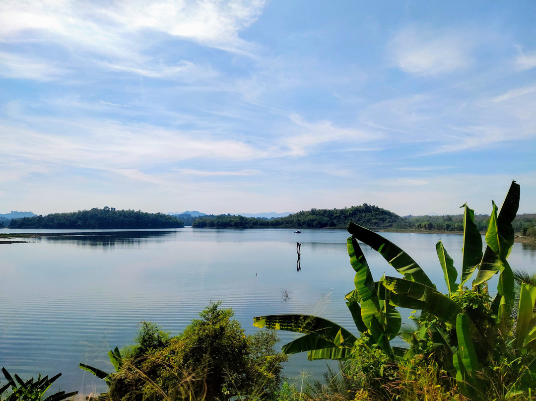 Khao Laem Lake景点图片