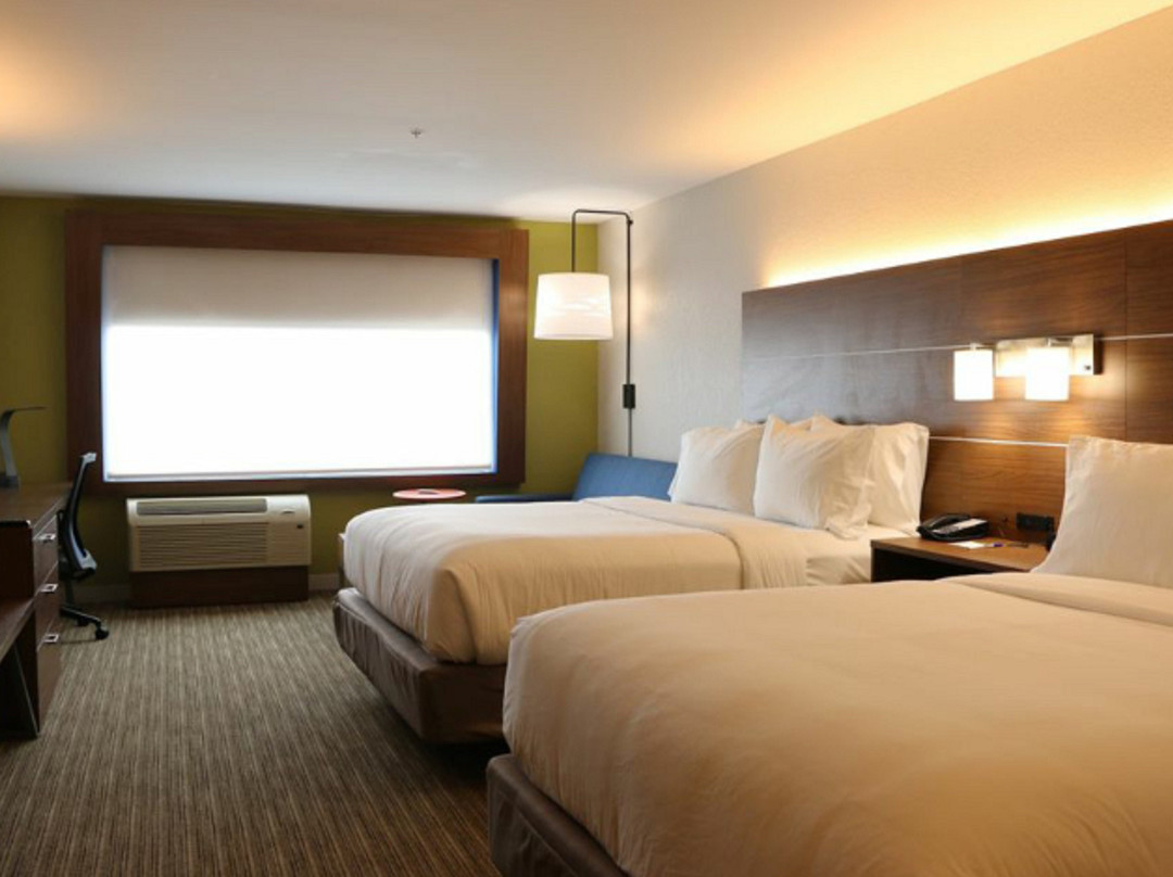 Holiday Inn Express & Suites Detroit North - Roseville By IHG主图