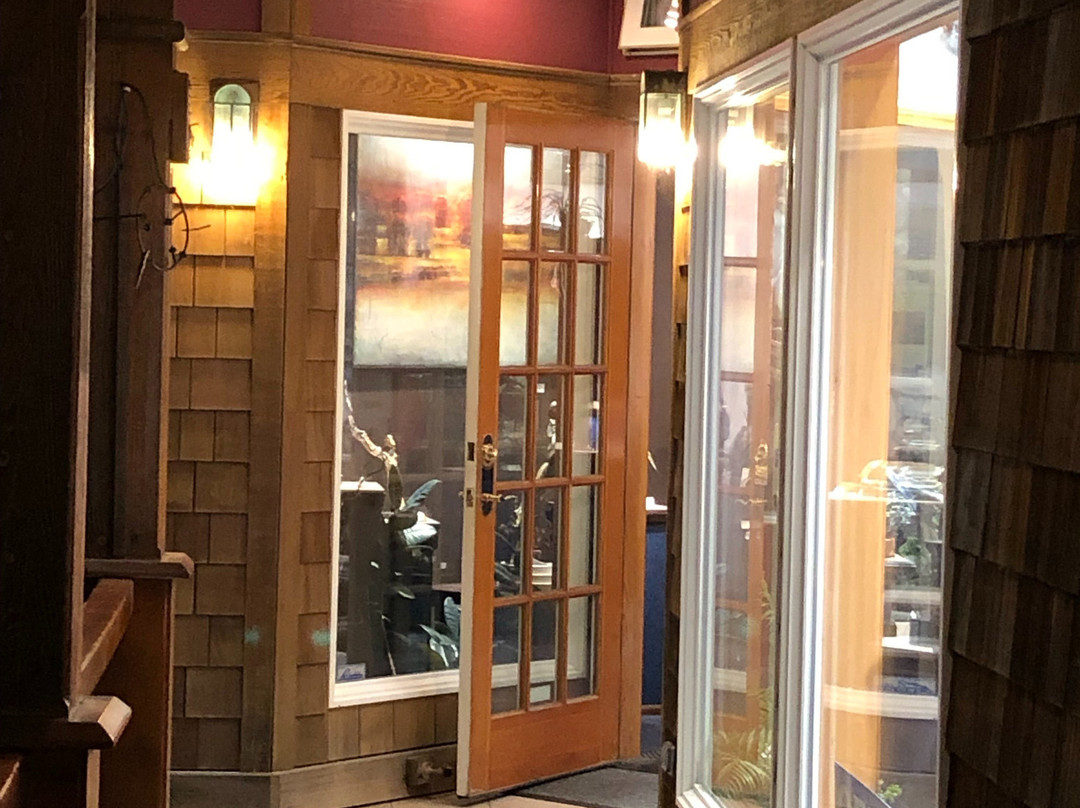 Bronze Coast Gallery-坎农比奇必去景点