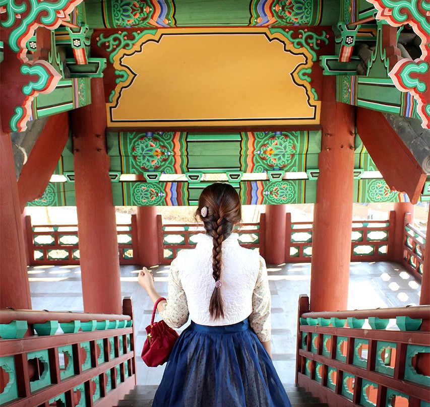 Wearing Hanbok景点图片