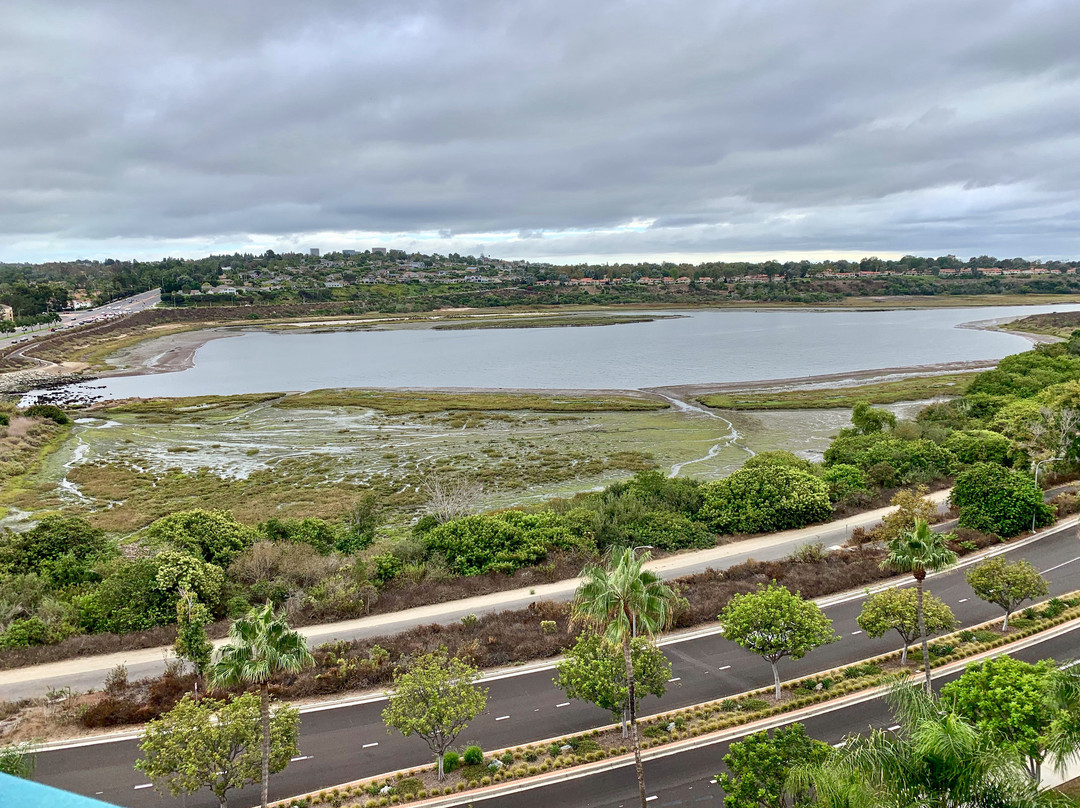 纽波特海滩万豪湾景酒店主图