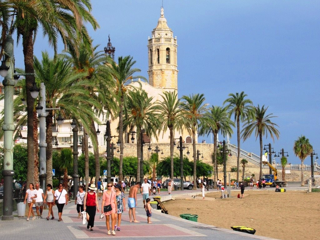 Platja De La Fragata-锡切斯必去景点