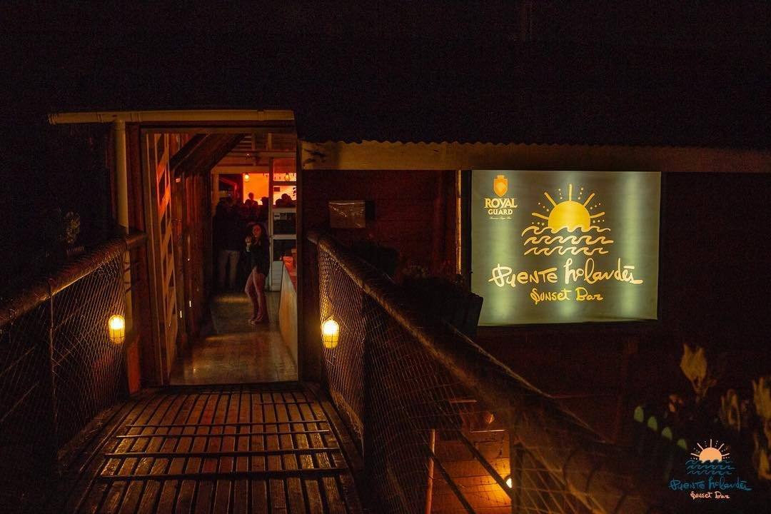 Puente Holandes Sunset Bar