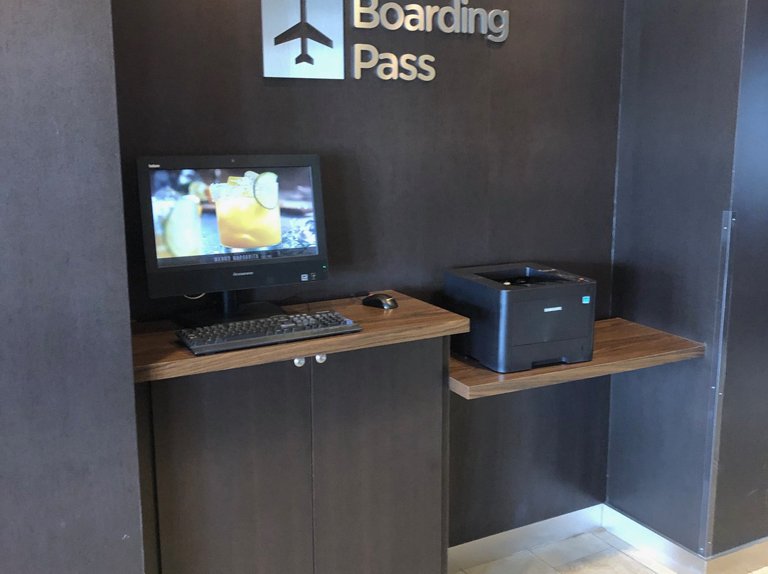 Courtyard by Marriott Grand Rapids Airport主图