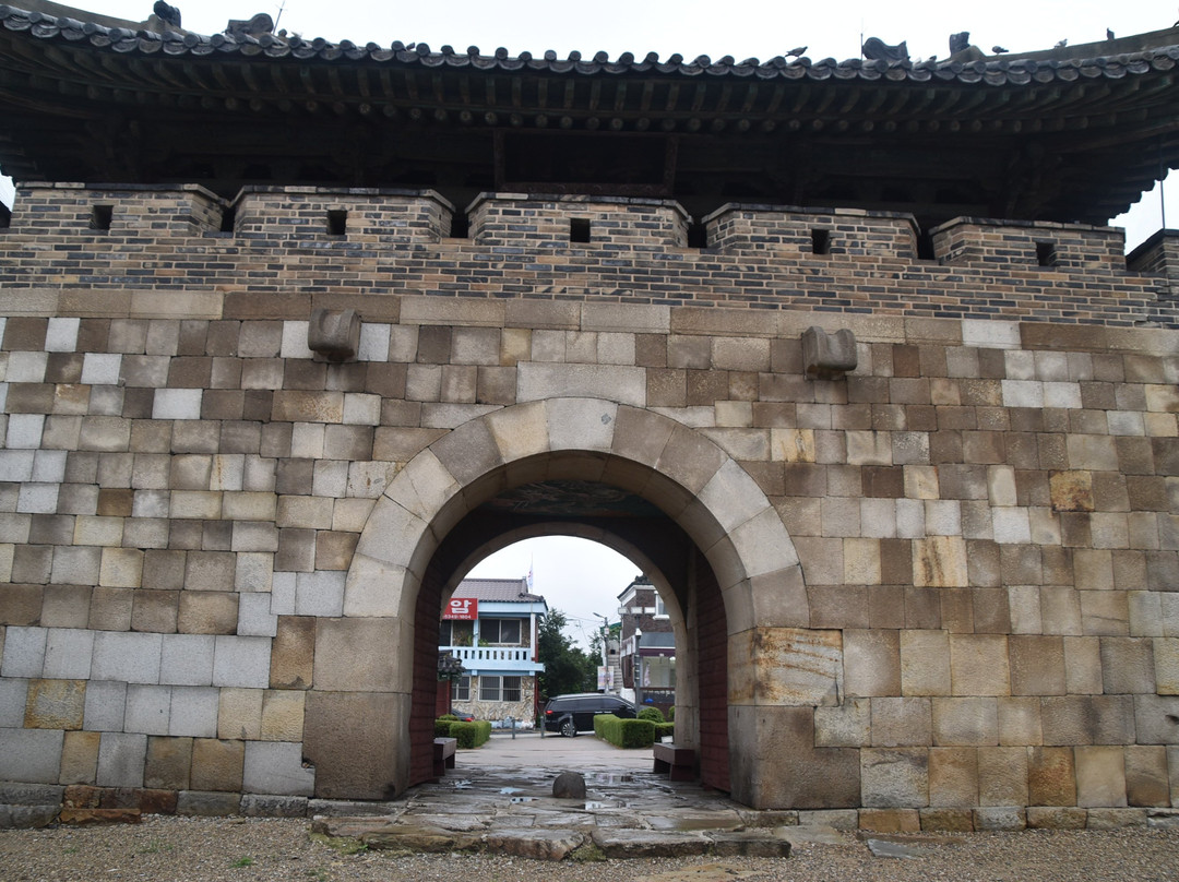 Hwaseomun Gate-水原市必去景点