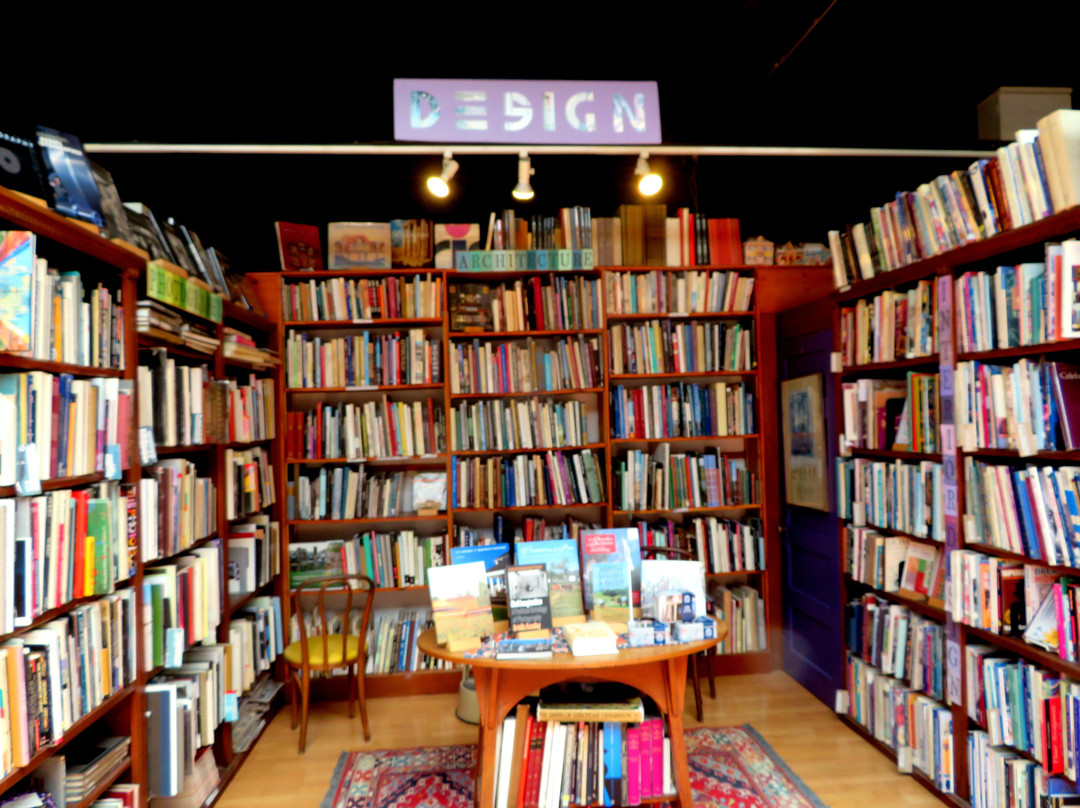 Loganberry Books景点图片
