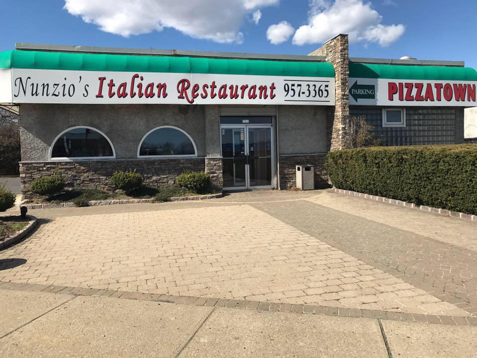 West Babylon餐馆和美食-Nunzio's Pizza Town
