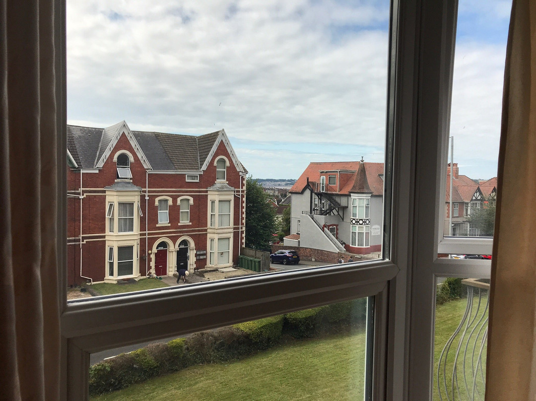 Hurst Dene Hotel主图