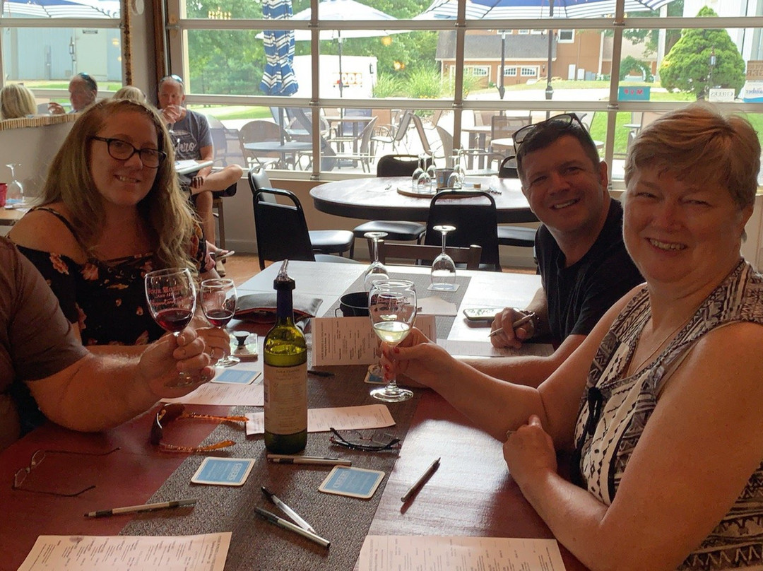 Four Horses and a Dog-Excelsior Springs必去景点