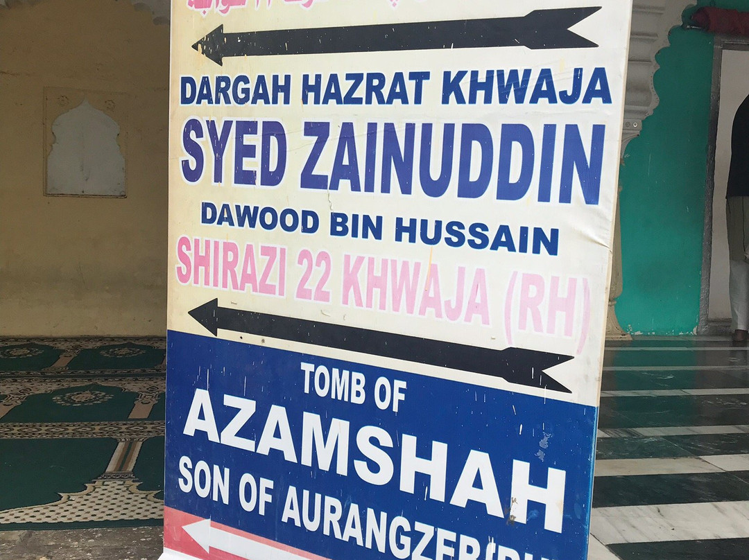 Aurangzeb's Tomb景点图片
