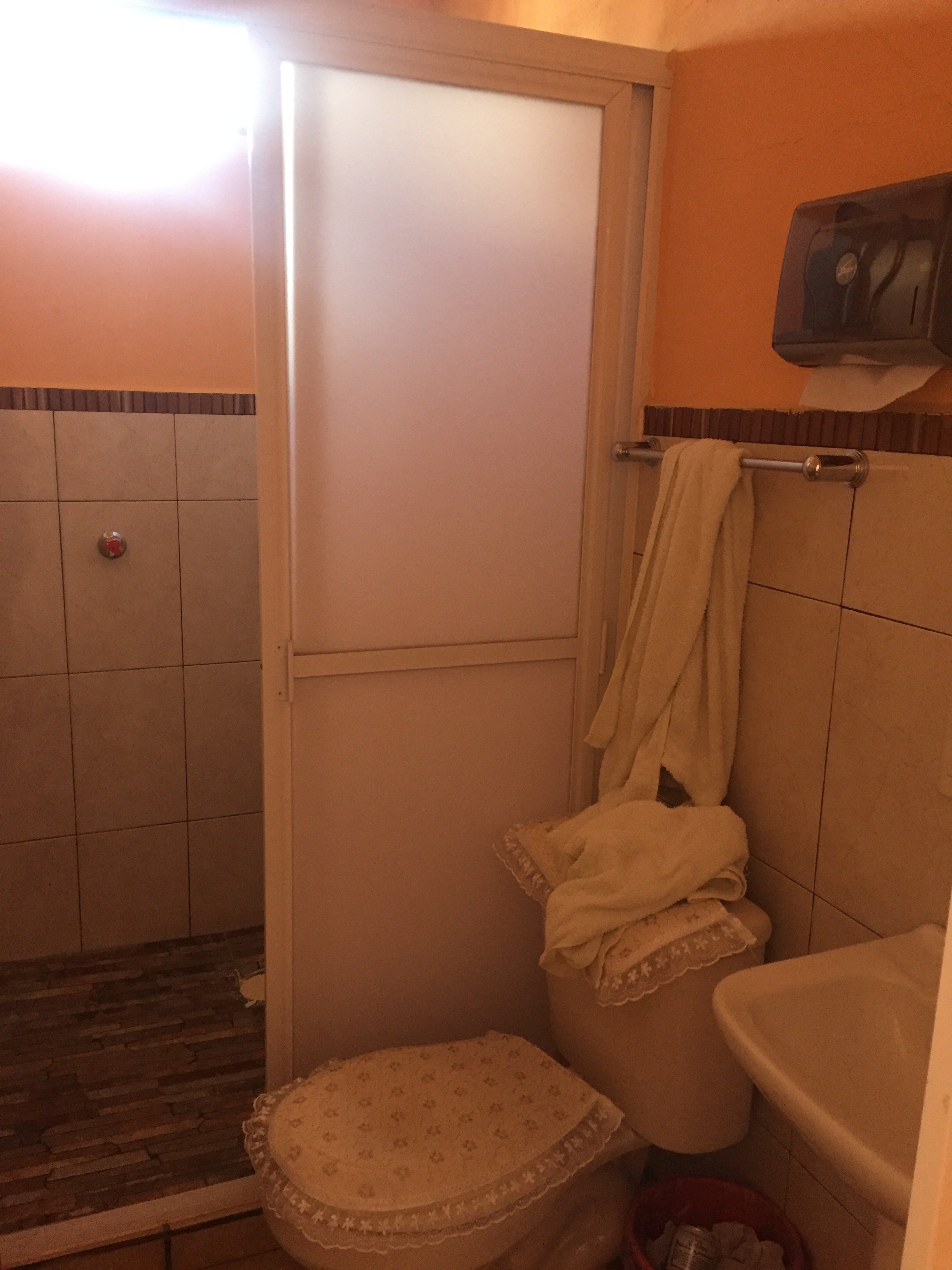 Hotel Meson Doña Lupe-浴室
