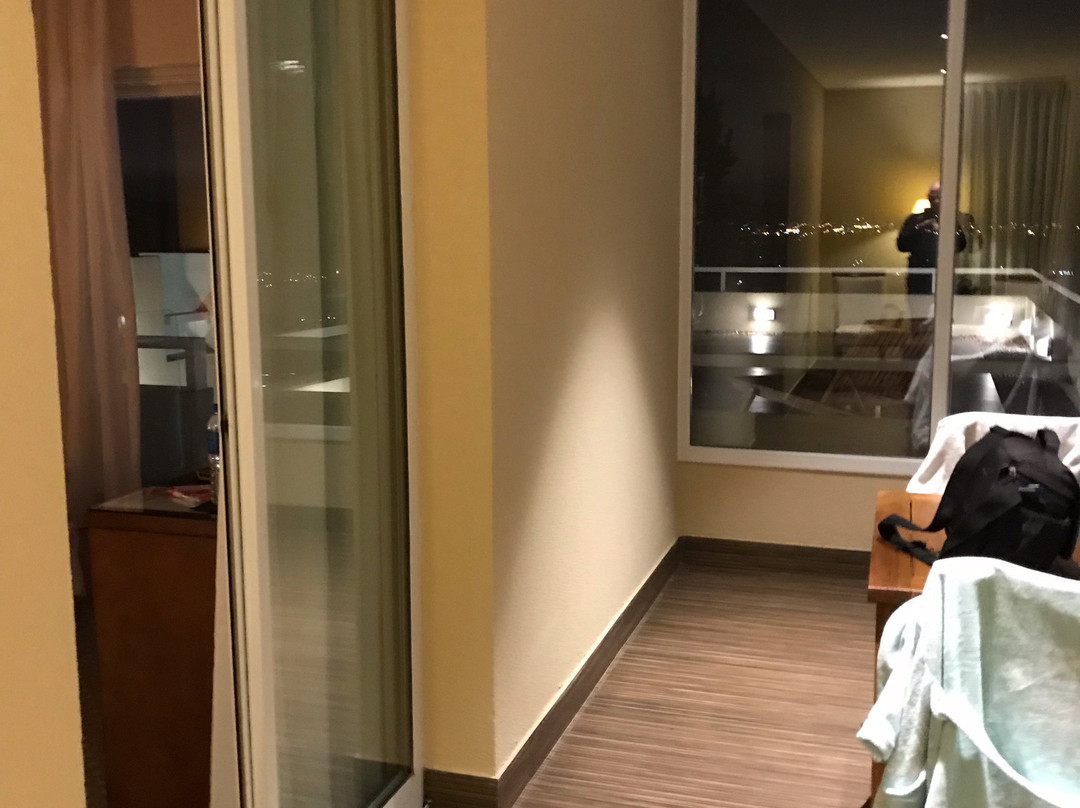 Elegance Hotel主图